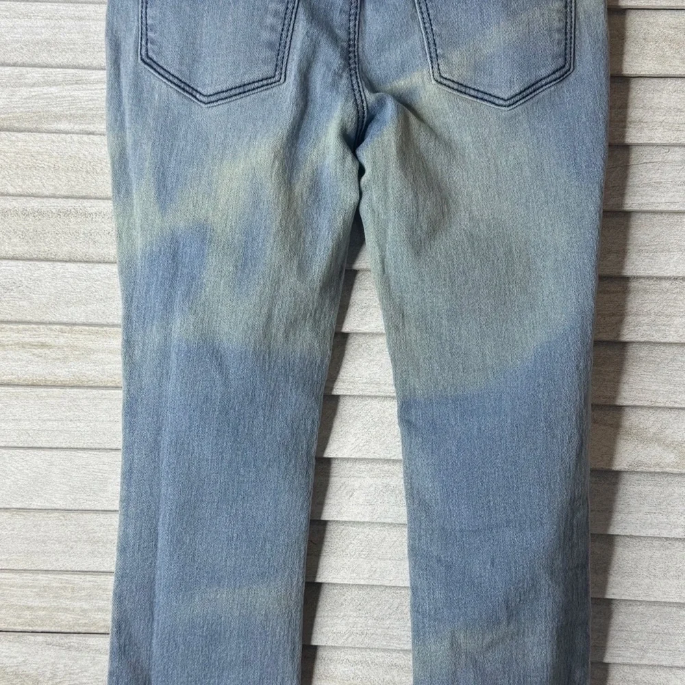 Light Blue Jeans. Gymboree Jeggins. Size 5t. Light wash throughout. Great cond.